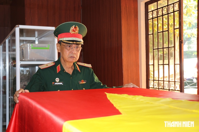 Hội Cựu chiến binh TP.HCM dâng hương, tưởng nhớ đồng đội tại công viên Lê Thị Riêng  - Ảnh 3.