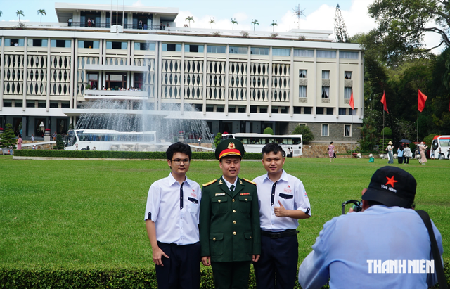 Dinh Độc Lập thu phí chụp hình: Cầm máy ảnh vào bảo tàng phải trả bao nhiêu? - Ảnh 1.