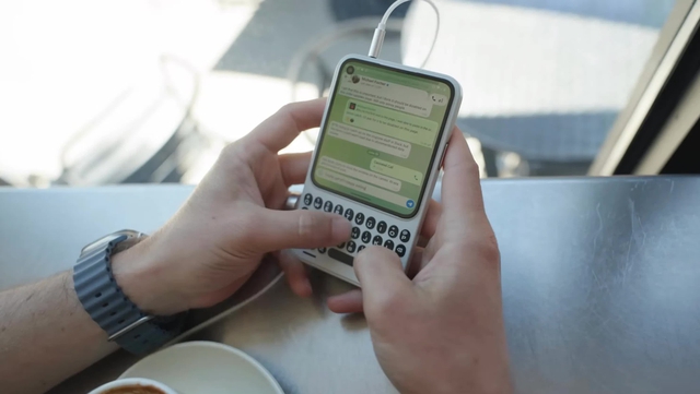 Cái giá phải trả khi mua smartphone 'phong cách' BlackBerry - Ảnh 1.
