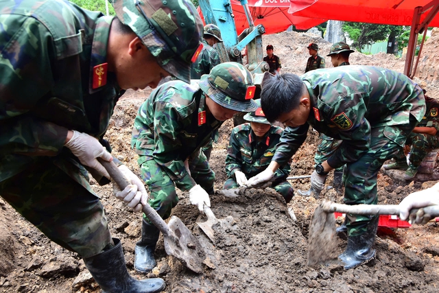 Đ&atilde; t&igrave;m thấy 311 h&agrave;i cốt liệt sĩ tại c&ocirc;ng vi&ecirc;n L&ecirc; Thị Ri&ecirc;ng- Ảnh 1.