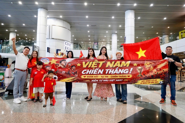 Đội tuyển Việt Nam 'đổ bộ' Kuala Lumpur, sẵn s&agrave;ng đ&aacute;nh bại Malaysia - Ảnh 1.
