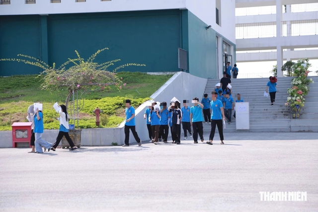 Bộ GD-ĐT gi&aacute;m s&aacute;t chấm thi lại tại THPT chuy&ecirc;n Tuy&ecirc;n Quang - Ảnh 1.