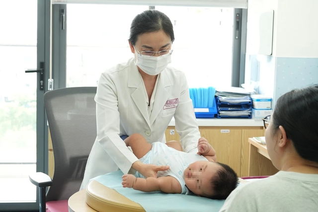 Trẻ sơ sinh vàng da: Khi nào là sinh lý, khi nào là bệnh lý? - Ảnh 1.