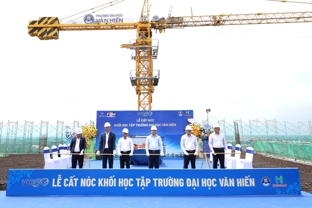 Trường đại học Văn Hiến cất nóc khối đào tạo học tập thực hành HEC2 - Ảnh 1.