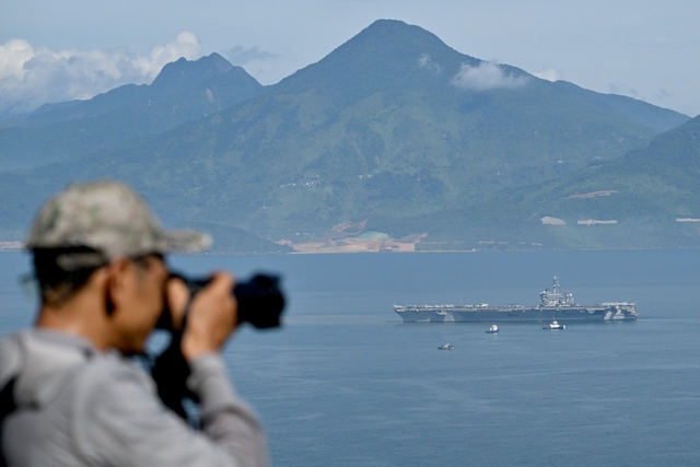 Mỹ điều t&agrave;u s&acirc;n bay mới đến Trung Đ&ocirc;ng sau lo ngại về t&agrave;u USS Abraham Lincoln - Ảnh 1.