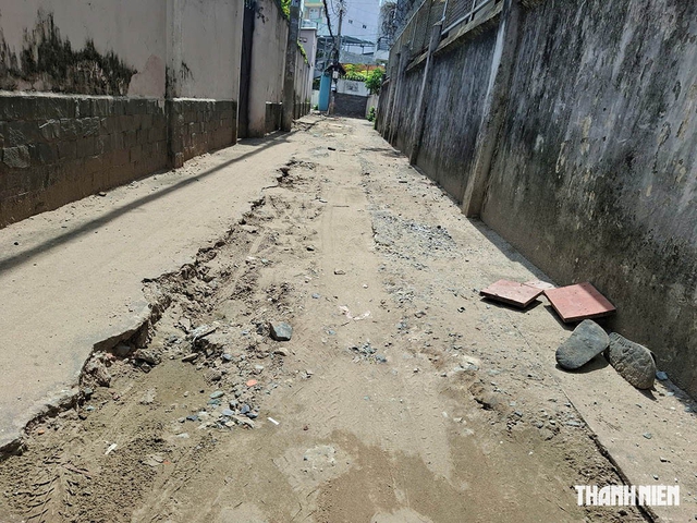 Người d&acirc;n mệt mỏi v&igrave; thi c&ocirc;ng &igrave; ạch- Ảnh 1.