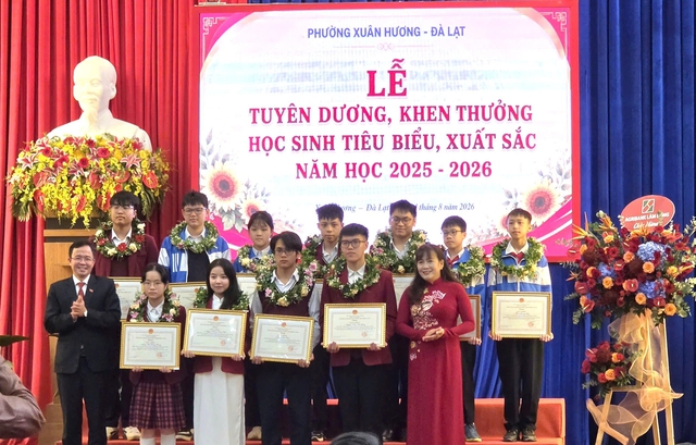Phường Xuân Hương - Đà Lạt tuyên dương gần 500 học sinh tiêu biểu, tiếp sức khát vọng vươn lên- Ảnh 1.
