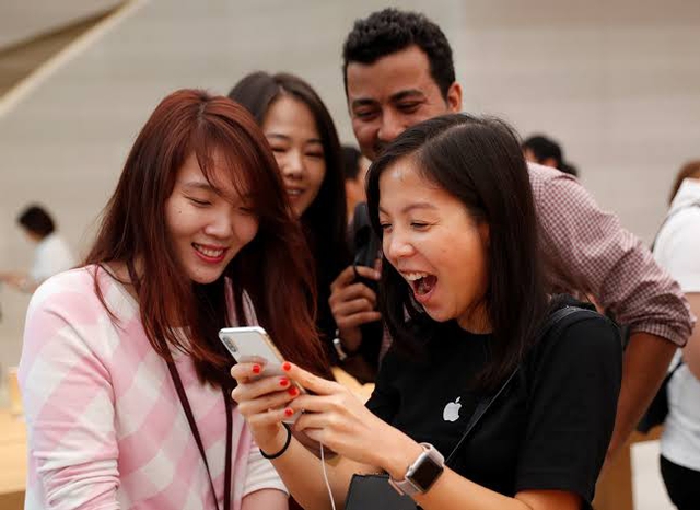 Chiếc iPhone mở ra kỷ nguy&ecirc;n Face ID ch&iacute;nh thức 'lỗi thời' - Ảnh 1.