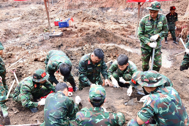 C&ocirc;ng vi&ecirc;n L&ecirc; Thị Ri&ecirc;ng: Quy tập được 321 h&agrave;i cốt liệt sĩ - Ảnh 1.
