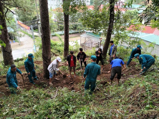 Bộ đội t&igrave;m h&agrave;i cốt liệt sĩ trong mưa, nhiều bộ c&ograve;n xương v&agrave; răng- Ảnh 7.