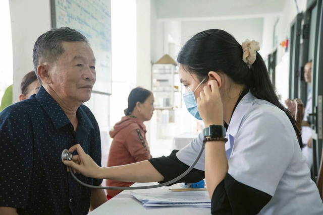 Chiến dịch 100 ngày khám sức khỏe toàn dân: Đà Nẵng tăng tốc đưa người dân đi khám- Ảnh 2.