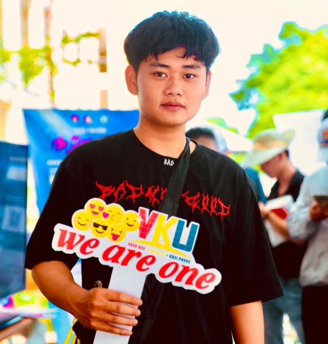 Nam sinh viên viết đơn tình nguyện thực hiện nghĩa vụ công an nhân dân - Ảnh 2.