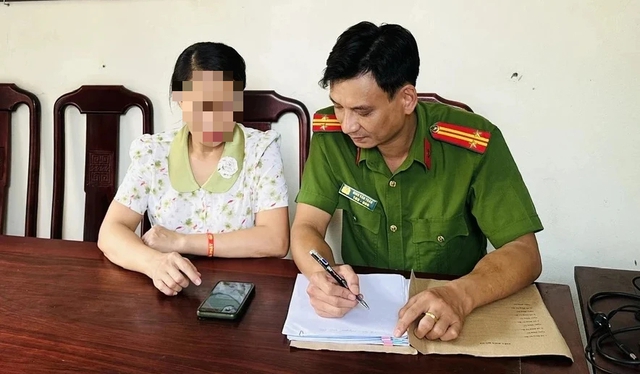 T&agrave;i khoản bỗng dưng được chuyển 20 triệu, t&aacute; h&oacute;a b&aacute;o c&ocirc;ng an n&ecirc;n tho&aacute;t bẫy lừa - Ảnh 1.