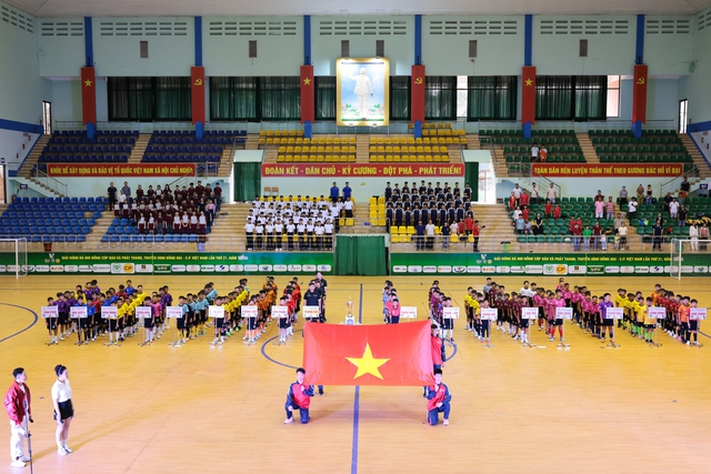 C.P. Việt Nam đồng hành cùng thế hệ trẻ qua sân chơi bóng đá- Ảnh 1.