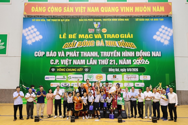 C.P. Việt Nam đồng hành cùng thế hệ trẻ qua sân chơi bóng đá- Ảnh 5.