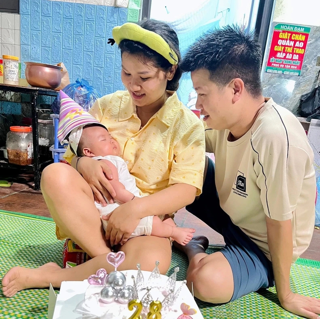 Chủ trọ tốt bụng tr&ocirc;ng con để vợ chồng người thu&ecirc; y&ecirc;n t&acirc;m đi l&agrave;m, nấu cơm - Ảnh 2.