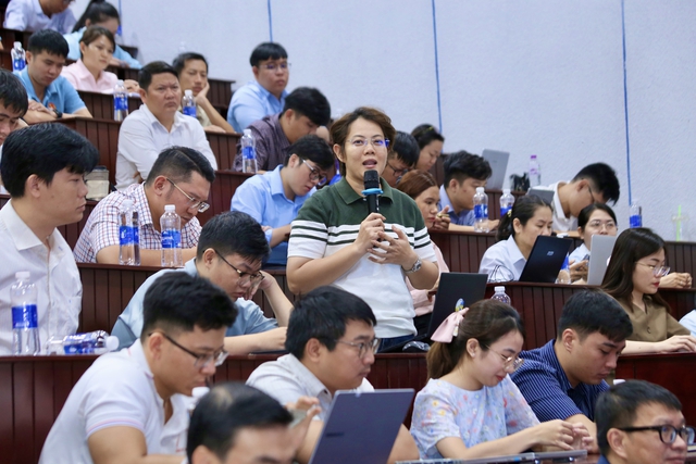 Trang bị kỹ năng số cho lực lượng hỗ trợ chuyển đổi số tại địa phương - Ảnh 1.