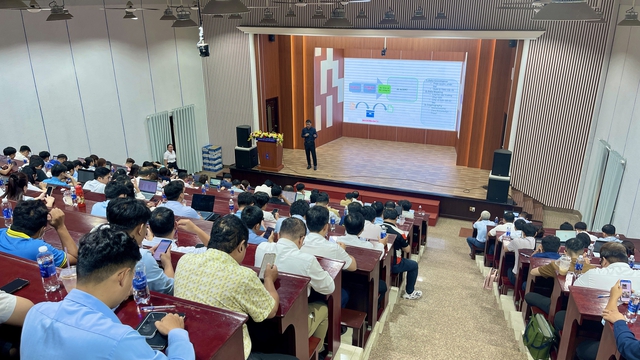 Trang bị kỹ năng số cho lực lượng hỗ trợ chuyển đổi số tại địa phương - Ảnh 2.