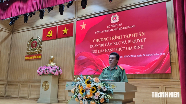 Nữ chiến sĩ công an TP.HCM giữ lửa hạnh phúc gia đình và quản trị cảm xúc - Ảnh 2.