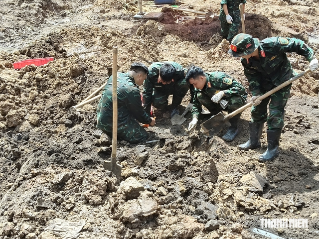 Sáng nay, đồngloạttìmkiếm hài cốt liệt sĩ tại khu A, B trong công viên Lê Thị Riêng - Ảnh 4.