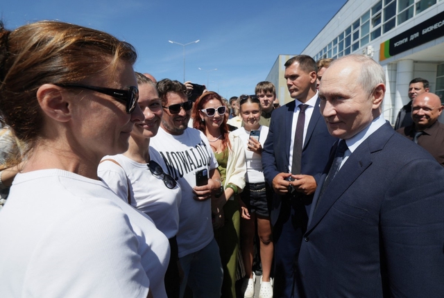 Nga phản ứng việc Thủ tướng Nhật phản đối Tổng thống Putin thăm đảo tranh chấp - Ảnh 1.