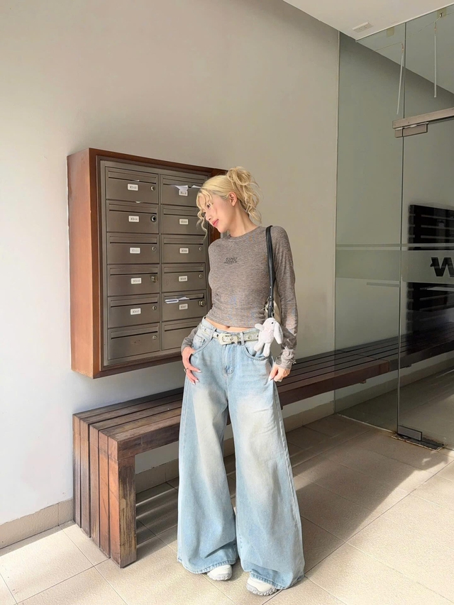 Muốn trẻ ra vài tuổi cứ chọn quần jeans wash sáng màu- Ảnh 2.