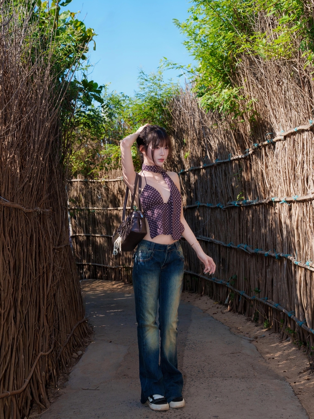 Muốn trẻ ra vài tuổi cứ chọn quần jeans wash sáng màu- Ảnh 3.