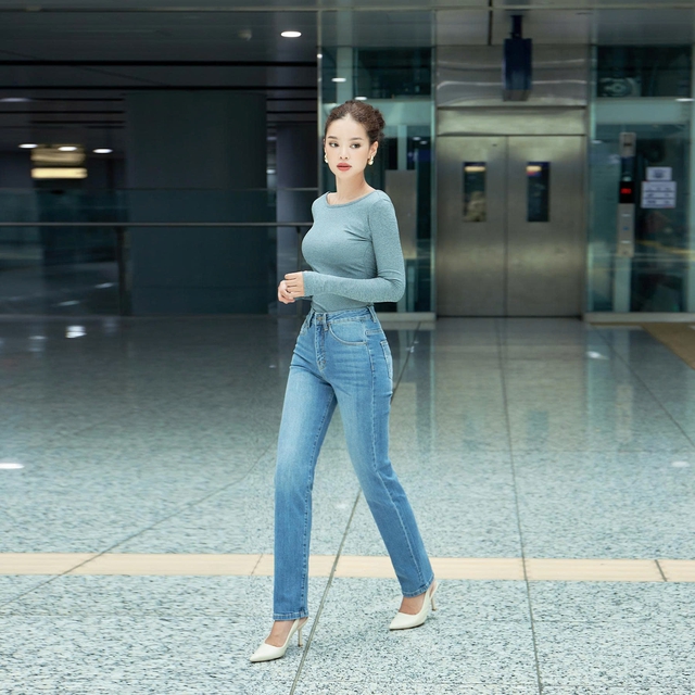 Muốn trẻ ra vài tuổi cứ chọn quần jeans wash sáng màu- Ảnh 5.