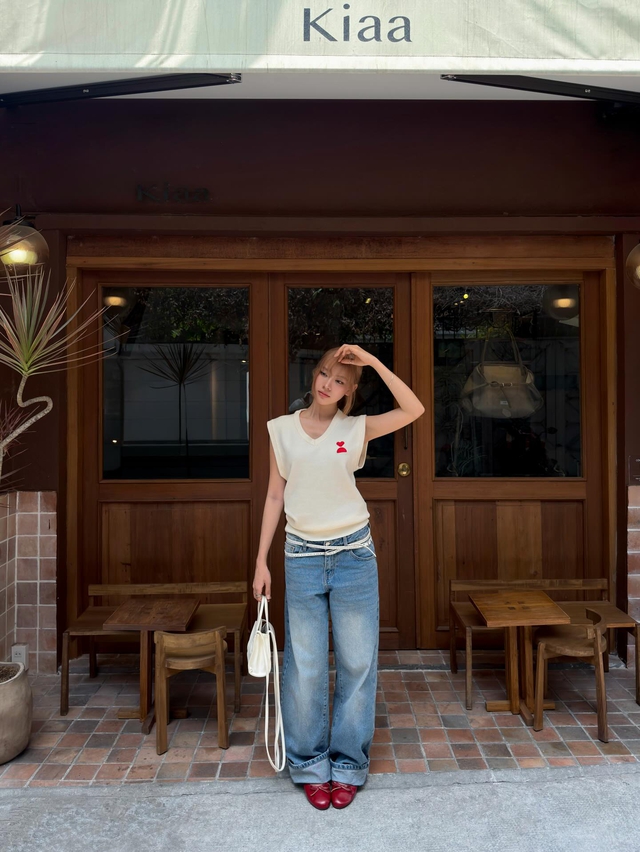 Muốn trẻ ra vài tuổi cứ chọn quần jeans wash sáng màu- Ảnh 6.