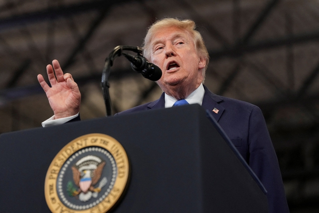 Ông Trump dọa tuyên bố eo biển Hormuz là 'lãnh thổ Mỹ' - Ảnh 1.