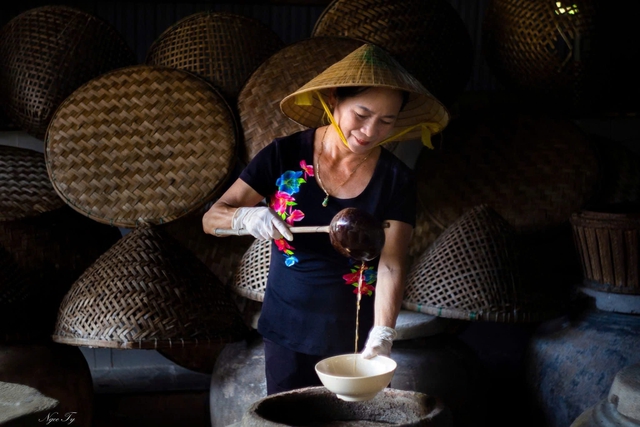 Làng nghề nước mắm Tam Thanh hơn 150 tuổi - Ảnh 1.