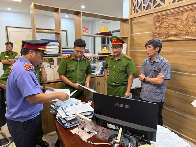 Khởi tố giám đốc một ban quản lý hàng loạt dự án 'rùa bò' ở Huế- Ảnh 1.