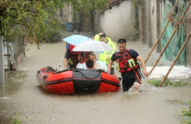 Xi calls for improving disaster prevention as floods, landslides batter China - Ảnh 1.