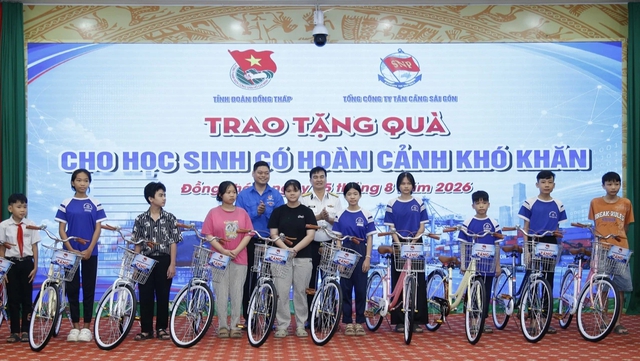 Tuổi trẻ T&acirc;n Cảng S&agrave;i G&ograve;n về nguồn, l&agrave;m c&ocirc;ng t&aacute;c d&acirc;n vận tại Đồng Th&aacute;p - Ảnh 4.