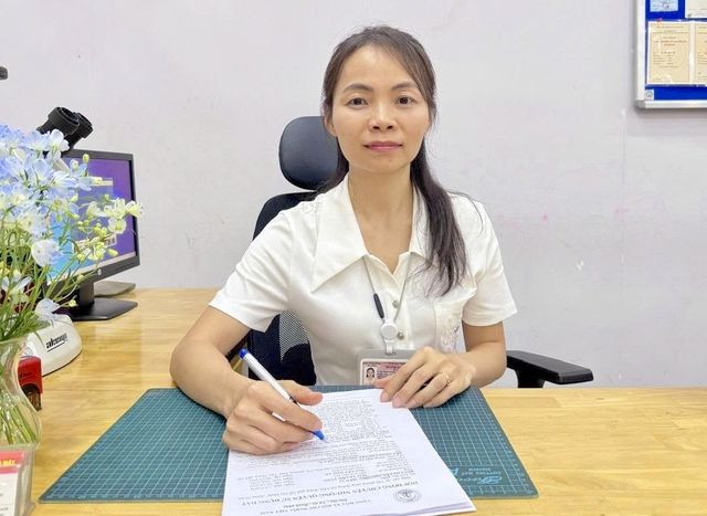 Hy hữu sổ đỏ bị đ&aacute;nh tr&aacute;o: Chủ nh&acirc;n sổ thật v&agrave; giả c&ugrave;ng đến c&ocirc;ng chứng - Ảnh 2.