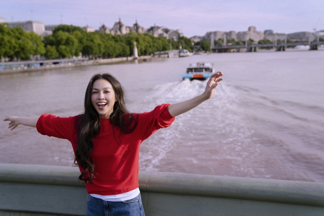 Ca sĩ Hiền Thục dạo chơi nước Anh với phong c&aacute;ch tối giản đầy cuốn h&uacute;t- Ảnh 2.