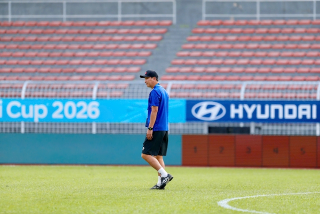 Cận cảnh mặt cỏ l&aacute; gừng s&acirc;n Kuala Lumpur, c&oacute; g&igrave; kh&aacute;c s&acirc;n Mỹ Đ&igrave;nh: Thầy Kim soi rất kỹ- Ảnh 3.