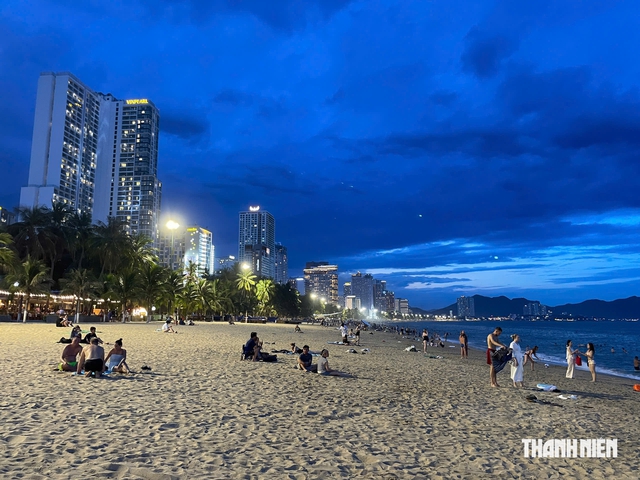 B&atilde;i biển Nha Trang như thế n&agrave;o sau 'lệnh' tạm dừng dịch vụ đ&ecirc;m?- Ảnh 5.