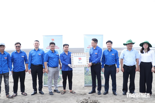 Ph&aacute;t động Ng&agrave;y cao điểm t&igrave;nh nguyện chung tay x&acirc;y dựng n&ocirc;ng th&ocirc;n mới- Ảnh 4.