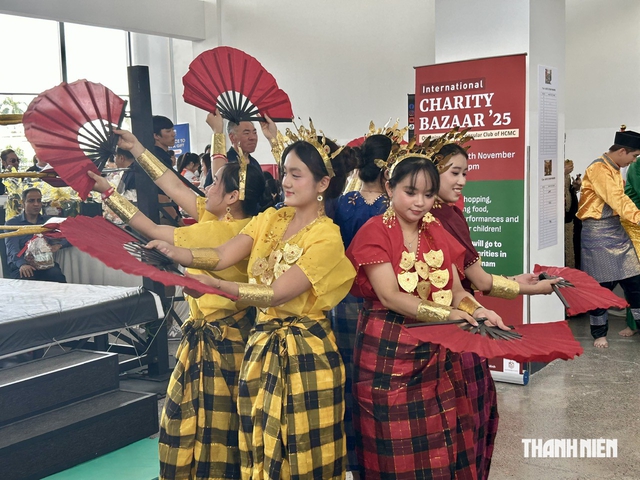 Đêm tiệc gala tài năng quốc tế - đấu giá từ thiện của CLB Lãnh sự TP.HCM - Ảnh 3.