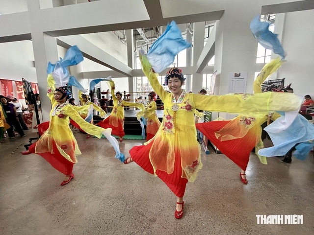 Đêm tiệc gala tài năng quốc tế - đấu giá từ thiện của CLB Lãnh sự TP.HCM - Ảnh 2.