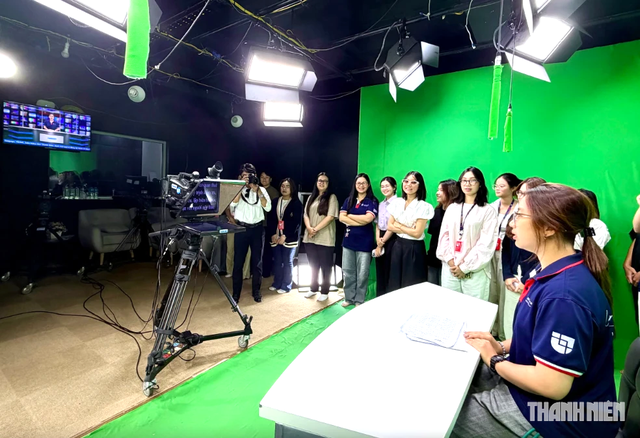 Ng&agrave;nh truyền th&ocirc;ng đa phương tiện điểm chuẩn cao ch&oacute;t v&oacute;t, học kh&aacute;c b&aacute;o ch&iacute; ra sao? - Ảnh 1.