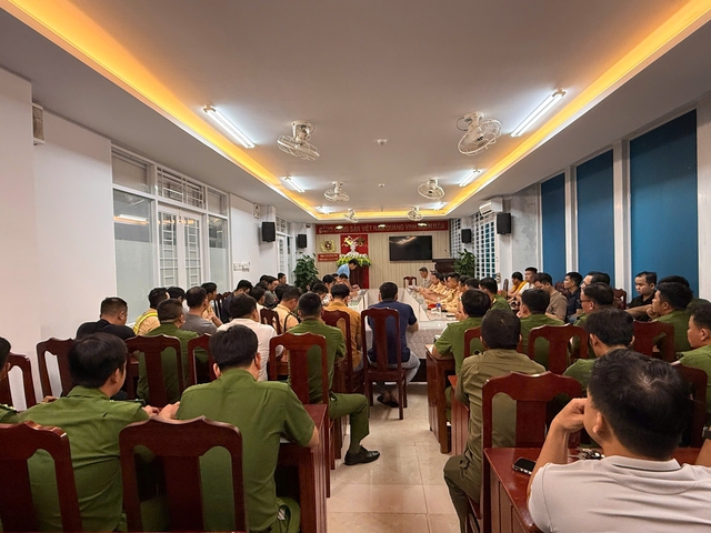 Quảng Ngãi: Công an hóa trang vây bắt hơn 200 thanh thiếu niên có biểu hiện đua xe- Ảnh 1.