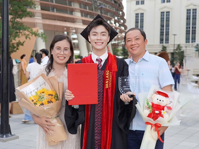 Kiên trì vượt bệnh thận, gây sốt khi hát tại tốt nghiệp - Ảnh 4.