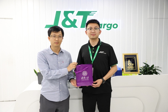 Nghi&ecirc;n cứu sinh ĐH Thanh Hoa t&igrave;m hiểu chiến lược nội địa h&oacute;a của J&T Cargo- Ảnh 3.