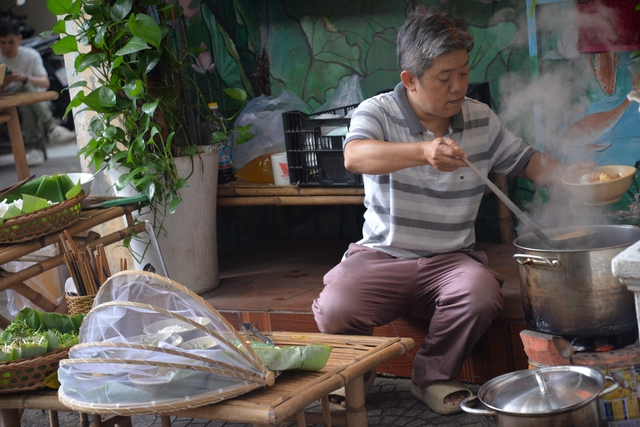 Chợ quê giữa trung tâm TP.HCM: Khách sẵn sàng 'bo thêm' vì điều đặc biệt này - Ảnh 3.
