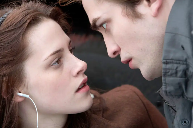 Kristen Stewart hồi tưởng thời quay 'Chạng vạng' với Robert Pattinson - Ảnh 1.
