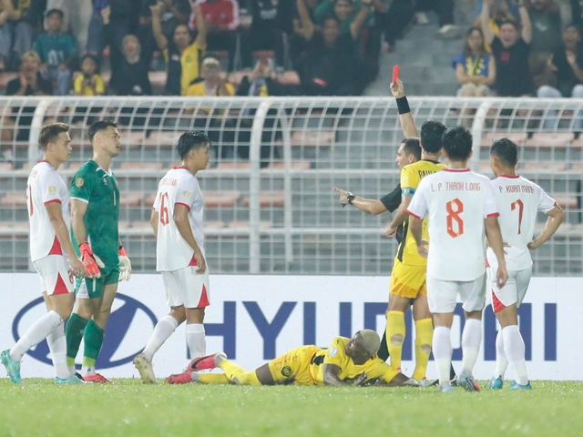 Ng&agrave;y thủ m&ocirc;n L&ecirc; Giang Patrik khiến Malaysia 'n&iacute;n lặng'- Ảnh 5.