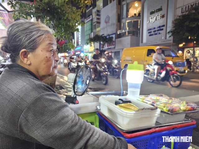 Chạy xe vòng quanh tìm mua - Ảnh 1.