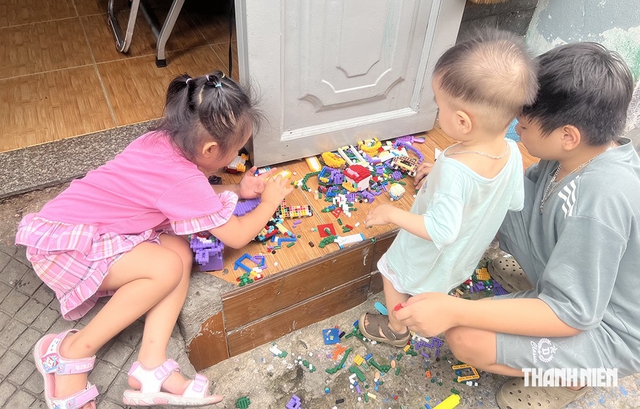 &Ocirc;ng b&agrave; ngoại gi&agrave; nu&ocirc;i ch&aacute;u mồ c&ocirc;i - Ảnh 1.